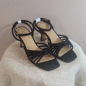 Lisa ⭐️ Vicky Zealous-V Elegant Black Strappy Heels